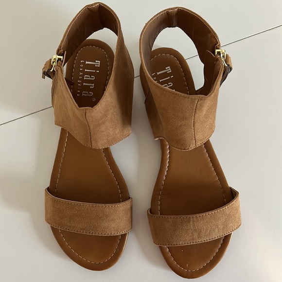 Tiara Los Angeles Tan Sandals - Picture 2 of 5